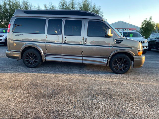 Used 2021 Chevrolet Express 2500 RWD image 4