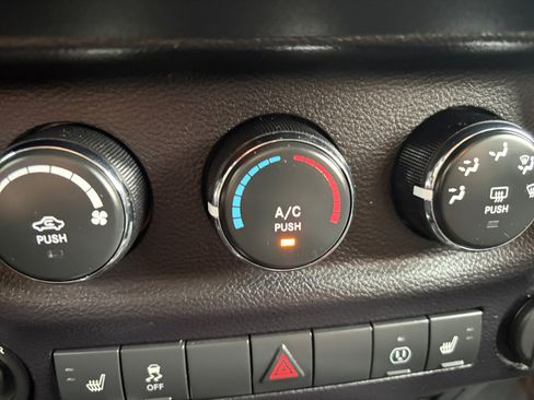 Used 2016 Jeep Wrangler Rubicon w/ Power Convenience Group AWD/4WD image 22