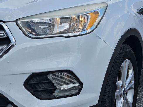 Used 2017 Ford Escape SE FWD image 6