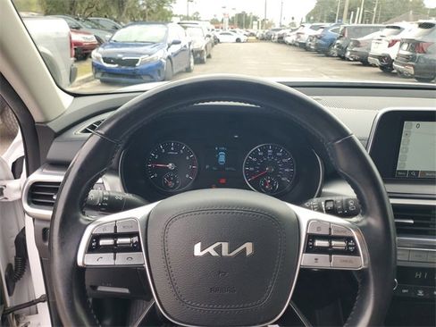 Used 2022 Kia Telluride LX image 18