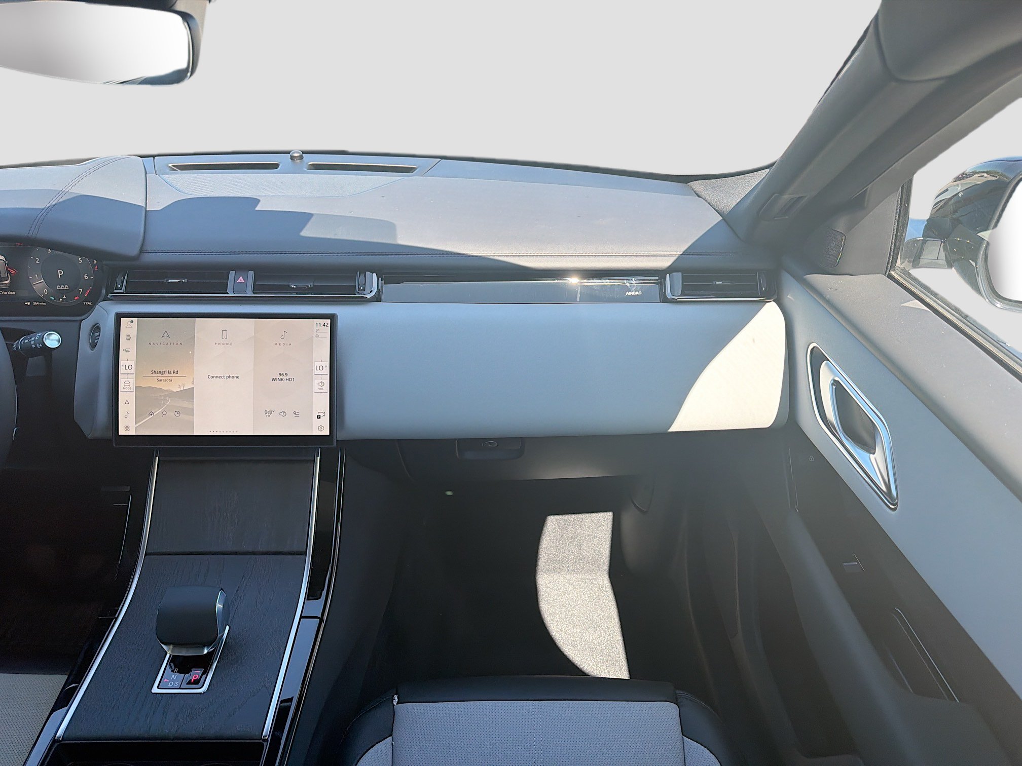 New 2026 Land Rover Range Rover Velar Dynamic SE AWD/4WD image 18