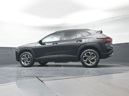 Used 2024 Chevrolet Trax LT FWD image 25