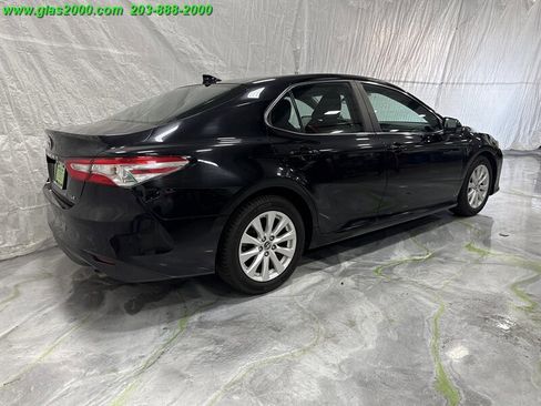 Used 2020 Toyota Camry LE image 8