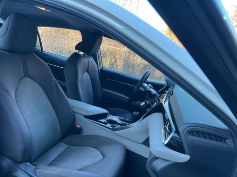 Used 2018 Toyota Camry L image 28