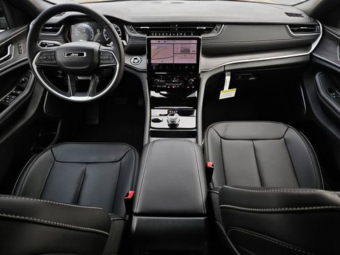 New 2025 Jeep Grand Cherokee Limited w/ Black Appearance Package image 32