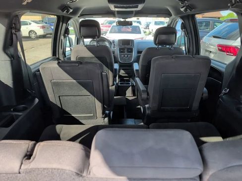 Used 2018 Dodge Grand Caravan SE FWD image 17
