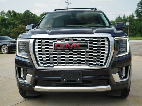 Used 2021 GMC Yukon XL Denali w/ Denali Premium Package AWD/4WD image 18