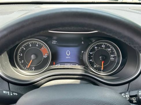 Used 2019 Jeep Cherokee Limited w/ Luxury Group AWD/4WD image 10