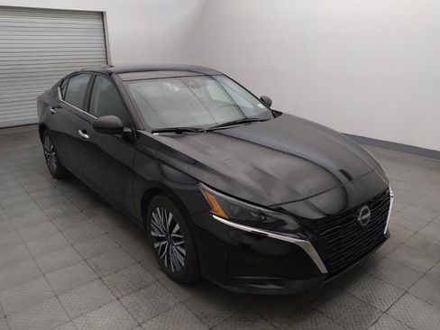 Used 2025 Nissan Altima 2.5 SV FWD image 13