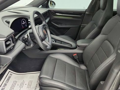 Used 2025 Porsche Macan Electric w/ Premium Package image 20