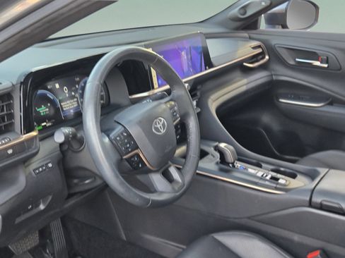 Used 2023 Toyota Crown AWD/4WD image 11