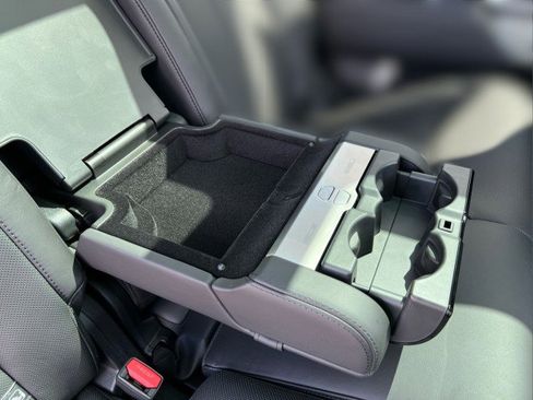 New 2025 Land Rover Range Rover Long Wheelbase SE image 19