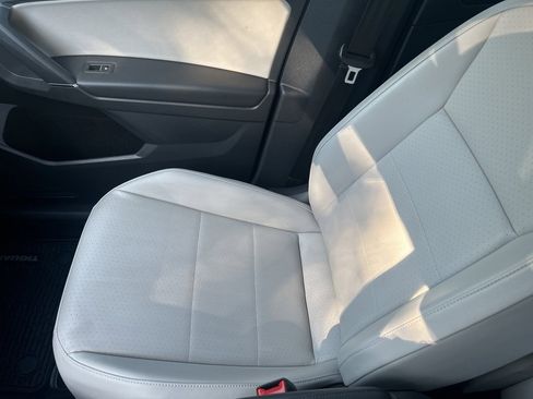 Used 2018 Volkswagen Tiguan SE image 14