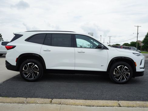 Used 2025 Buick Enclave Sport Touring FWD image 6