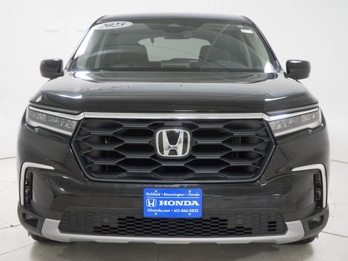 Used 2025 Honda Pilot EX-L image 3