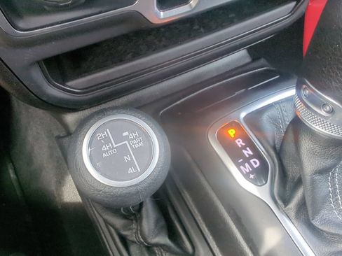 Used 2025 Jeep Wrangler Unlimited Sahara AWD/4WD image 24