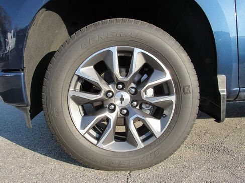 Used 2022 Chevrolet Silverado 1500 RST w/ Convenience Package II image 9