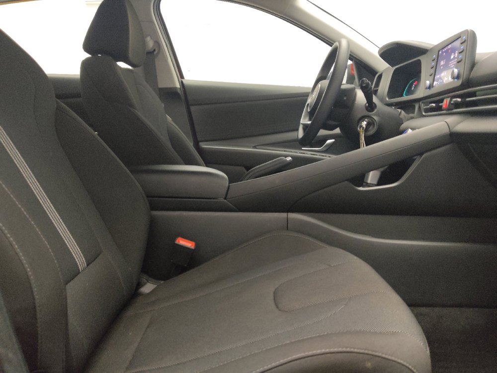 Used 2025 Hyundai Elantra SE FWD image 21