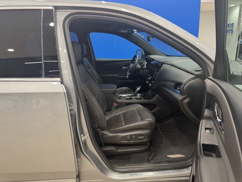 Used 2023 Chevrolet Traverse High Country image 14