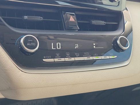 Used 2022 Toyota Corolla LE image 30