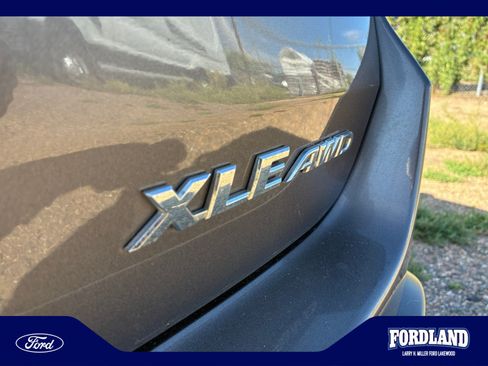 Used 2019 Toyota Highlander XLE AWD/4WD image 24