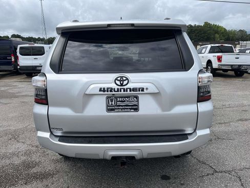 Used 2020 Toyota 4Runner SR5 AWD/4WD image 4