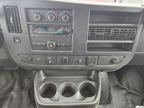 Used 2017 Chevrolet Express 2500 RWD image 34
