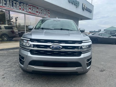 Used 2023 Ford Expedition Limited image 3