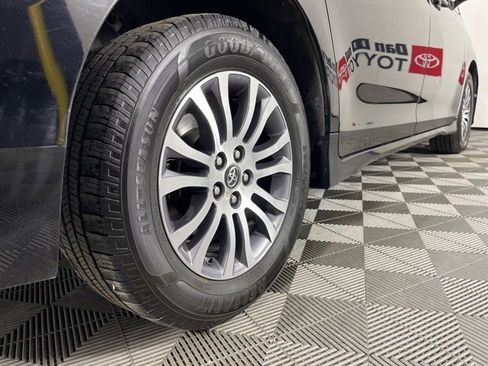 Used 2020 Toyota Sienna XLE image 20