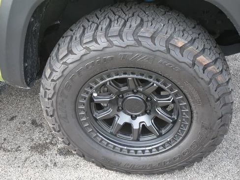 Used 2023 Toyota Tacoma TRD Off-Road w/ TRD Premium Off Road Package AWD/4WD image 11