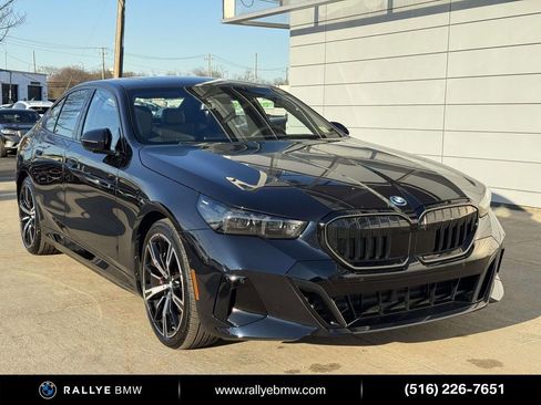 Used 2026 BMW 550e xDrive image 1