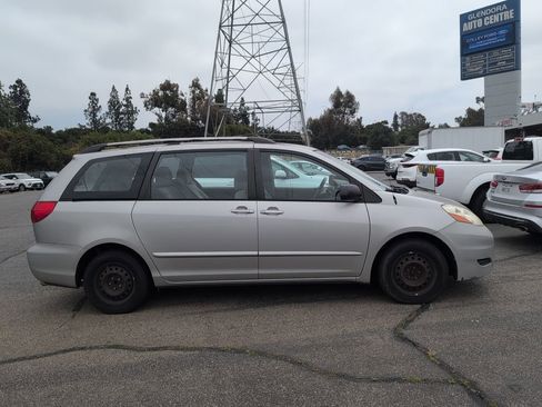 Used 2009 Toyota Sienna CE FWD image 4
