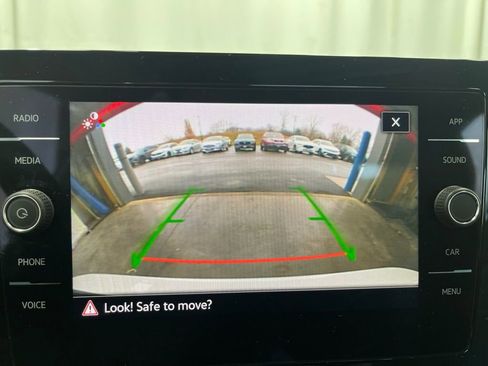 Certified 2025 Volkswagen Jetta SE image 18