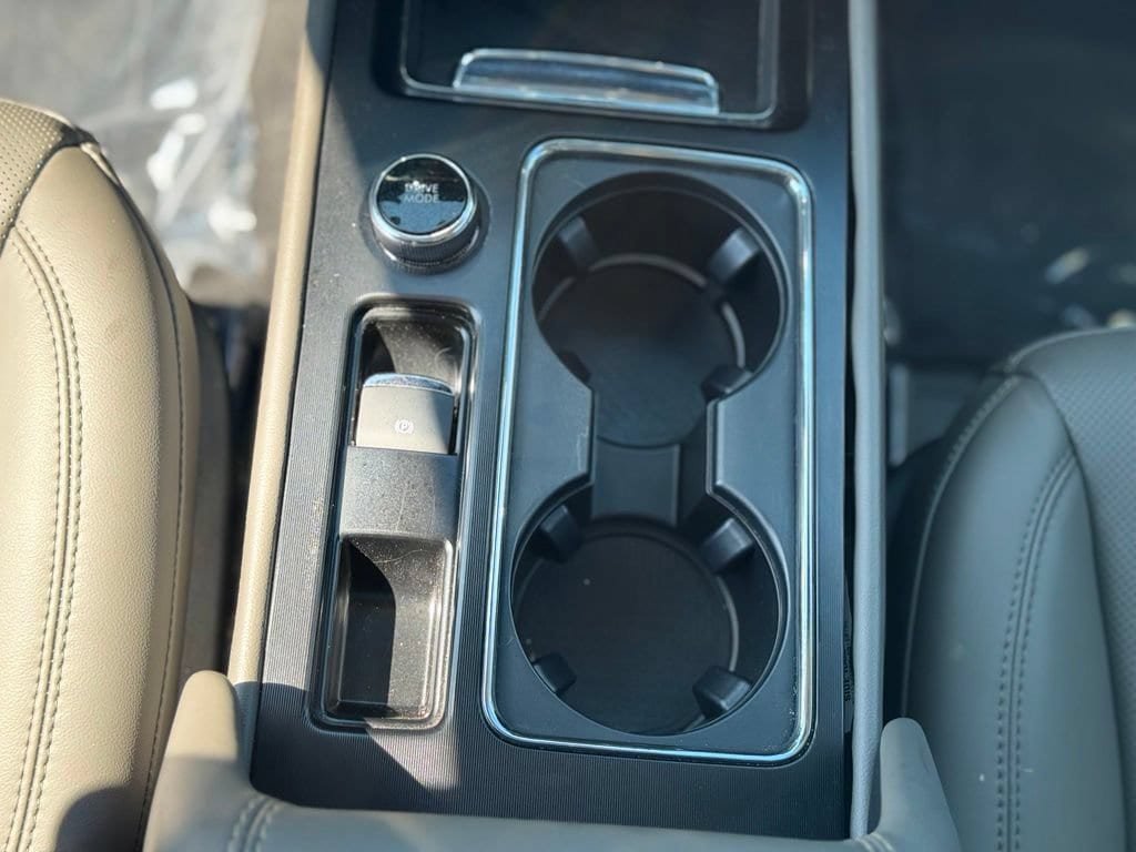 Used 2024 Lincoln Corsair AWD w/ Equipment Group 101A image 18