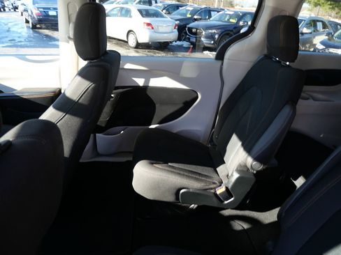 Used 2017 Chrysler Pacifica LX image 20