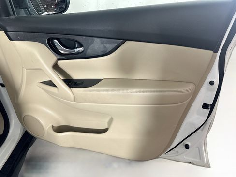 Used 2017 Nissan Rogue SV image 29