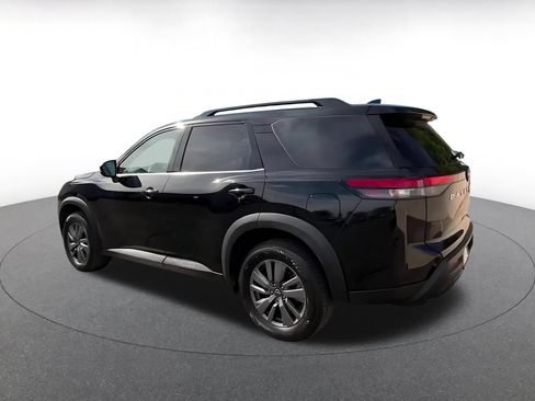 Used 2025 Nissan Pathfinder SV FWD image 10