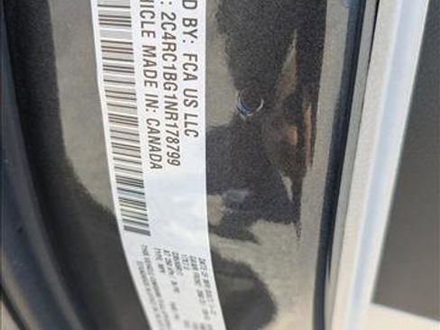 Used 2022 Chrysler Pacifica Touring-L FWD image 18
