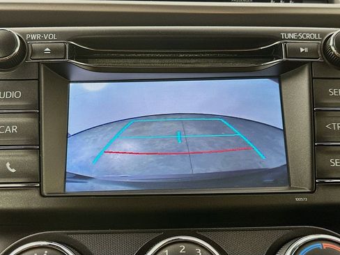 Used 2017 Toyota RAV4 LE AWD/4WD image 19