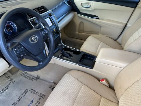 Used 2017 Toyota Camry LE FWD image 11
