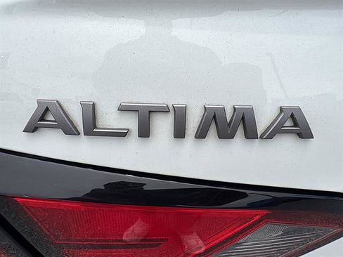 Used 2024 Nissan Altima 2.5 SR FWD image 12
