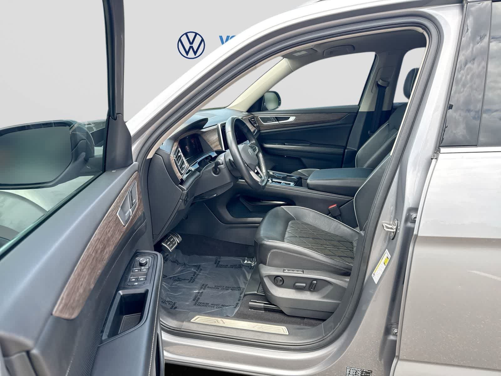 Used 2024 Volkswagen Atlas SEL Premium R-Line AWD/4WD image 10