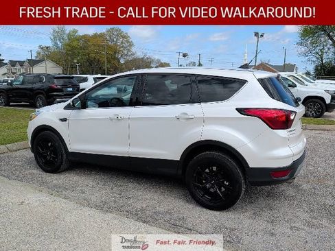 Used 2019 Ford Escape SE image 3