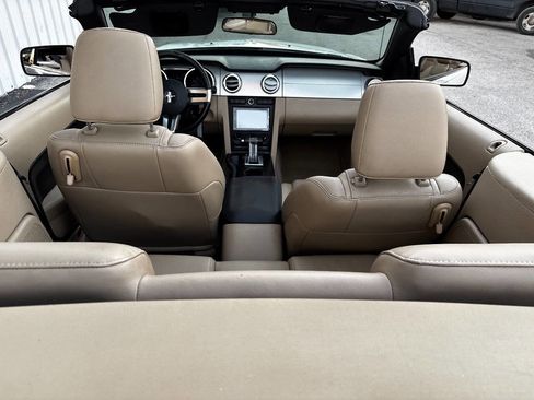 Used 2007 Ford Mustang Convertible image 38