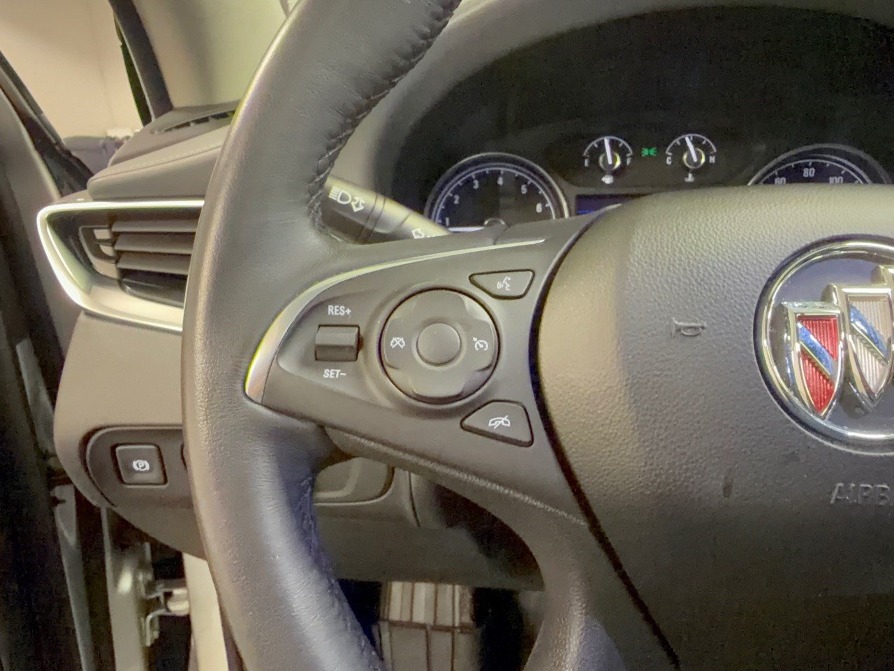 Used 2020 Buick Enclave Essence w/ LPO, Touring Package FWD image 18
