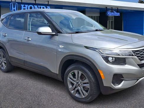 Used 2023 Kia Seltos LX AWD/4WD image 2