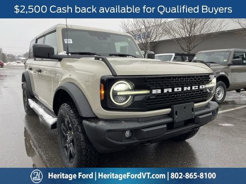New 2025 Ford Bronco Outer Banks w/ Black Appearance Package image 1