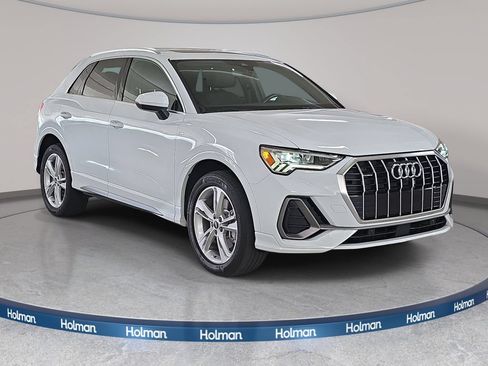 Used 2022 Audi Q3 2.0T Premium Plus w/ Premium Plus Package AWD/4WD image 4