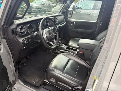 Used 2023 Jeep Wrangler Unlimited Sahara w/ Cold Weather Group AWD/4WD image 8