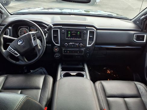 Used 2019 Nissan Titan SL w/ Midnight Edition image 10